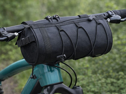 Sacoche guidon vélo cylindrique noire montée sur cintre de vélo route vert